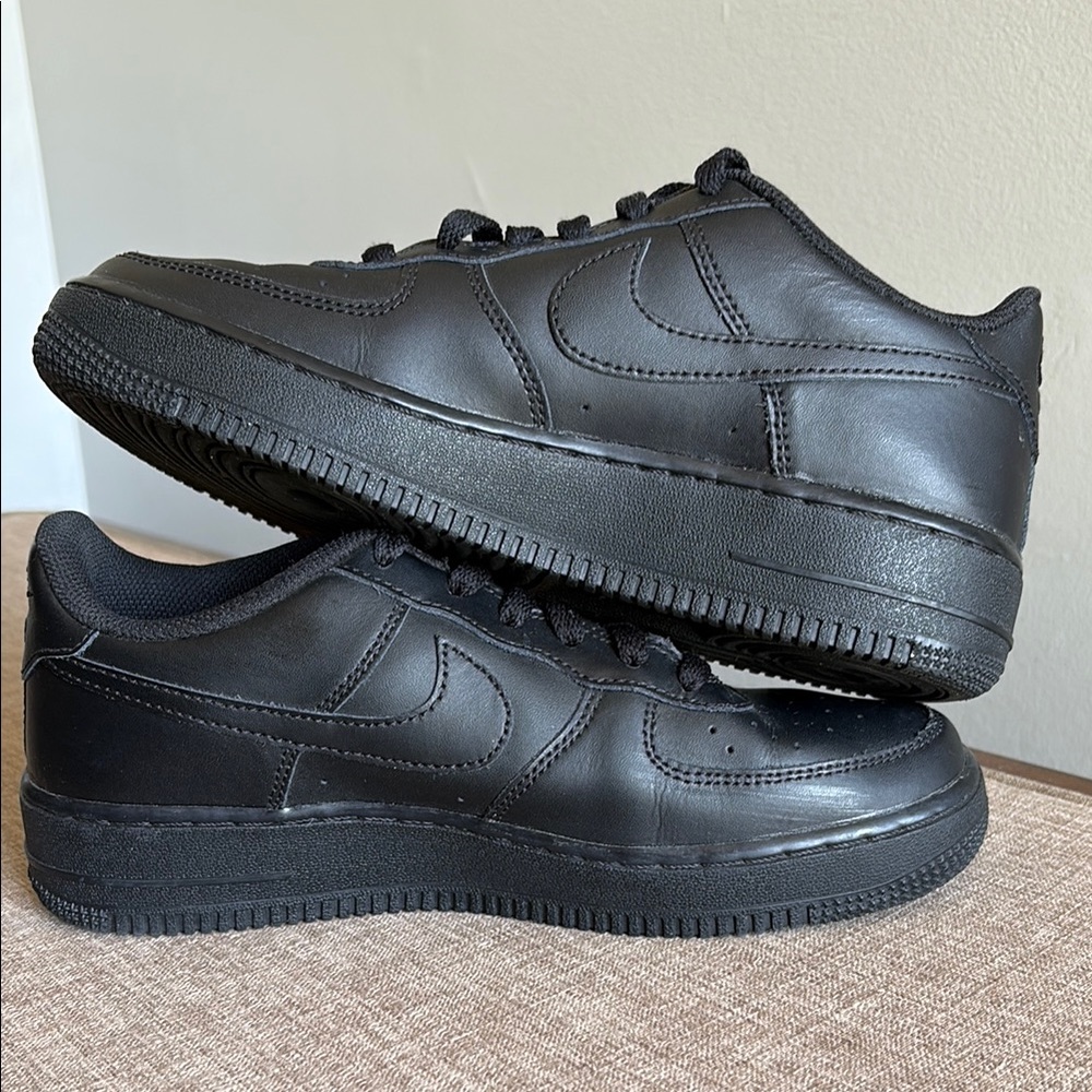 Nike Black Sneakers Air Force 1 Classic Design